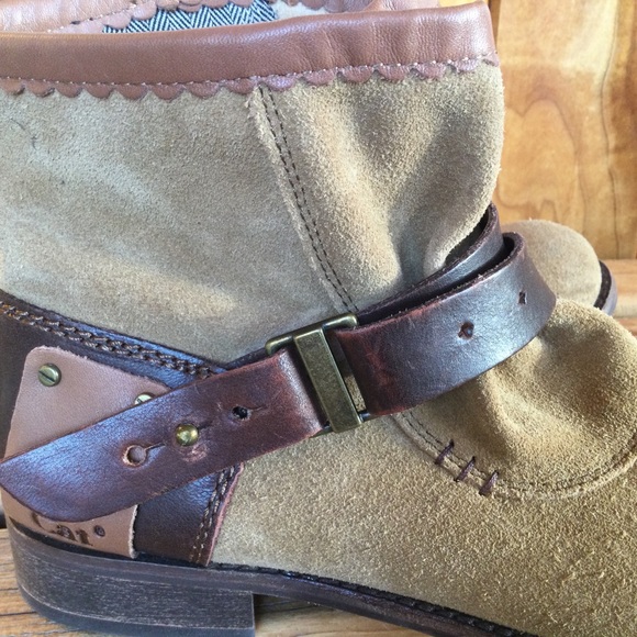 CATERPILLAR CAT Tan/Brown Suede Buckle Ankle Boots Bootie US 6 - Picture 6 of 7